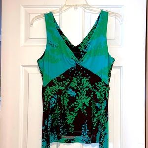 BCGG Maxazria tie back top- like new 💚